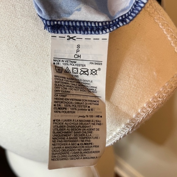 ⭐️ Old Navy floral print workout top- small - Picture 5 of 6